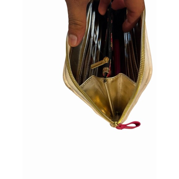 Betsey Johnson Oh Frills Wristlet Wallet Travel Pink White Leather Quilted - Picture 8 of 10